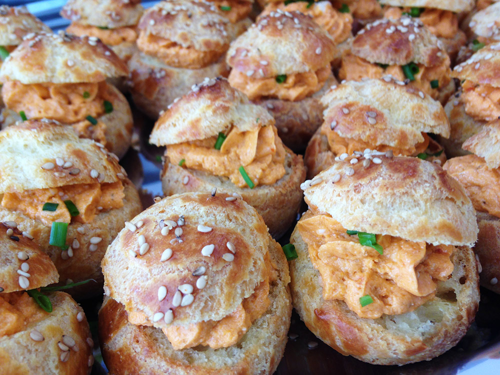 Petits choux farcis Crème de brebis & Pesto rosso